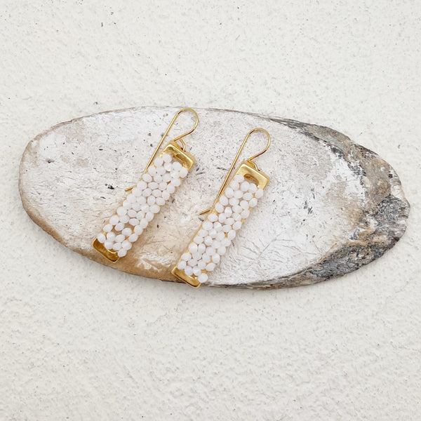 HANZEL SMALL WHITE EARRING| עגילים ארוכים בציפוי זהב וקריסטלים