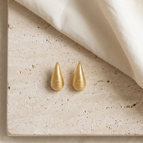 DROP DAZZY EARRINGS |  עגילים צמודים בציפוי זהב
