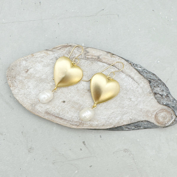 VALEN PEARL| עגילי לב מצופה זהב