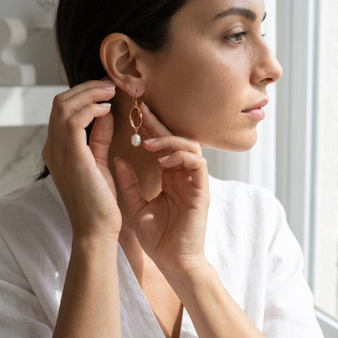 MOON PEARL EARRINGS| עגילים פנינים טבעיות