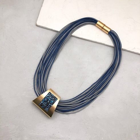 HAYLI  BLUE| שרשרת קצרה בציפוי זהב וקריסטלים