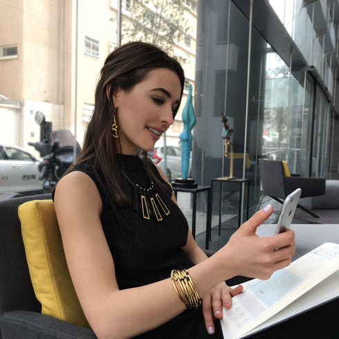 KATE| שרשרת קצרה בציפוי זהב וחרוזים שחורים