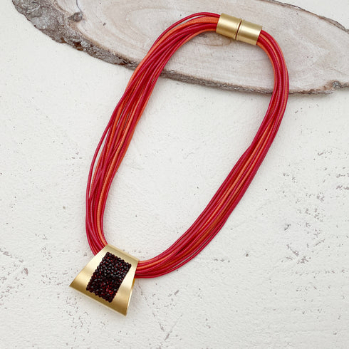 HAYLI RED|שרשרת קצרה בציפוי זהב וקריסטלים