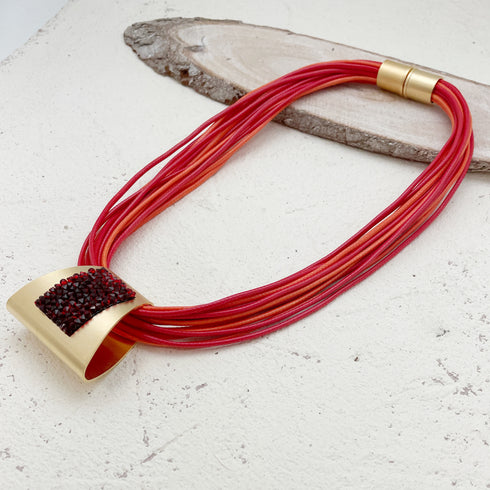 HAYLI RED|שרשרת קצרה בציפוי זהב וקריסטלים