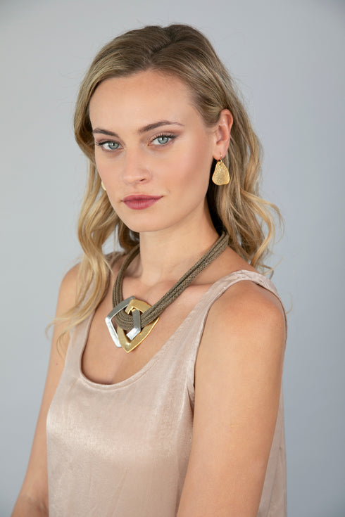 ISABEL| שרשרת קצרה בציפוי כסף וזהב עם מגנט